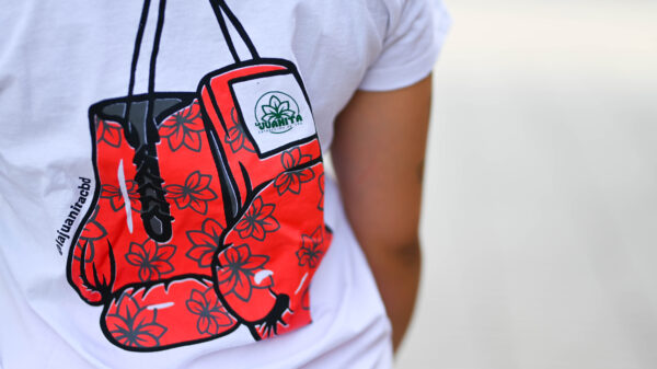 Polera blanca con mangas Unisex - Guantes Boxeo - Imagen 4